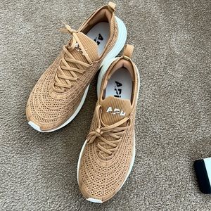 NWT APL techloom zipline tan sneakers, women’s size 11. men’s size 9.5 (unisex)
